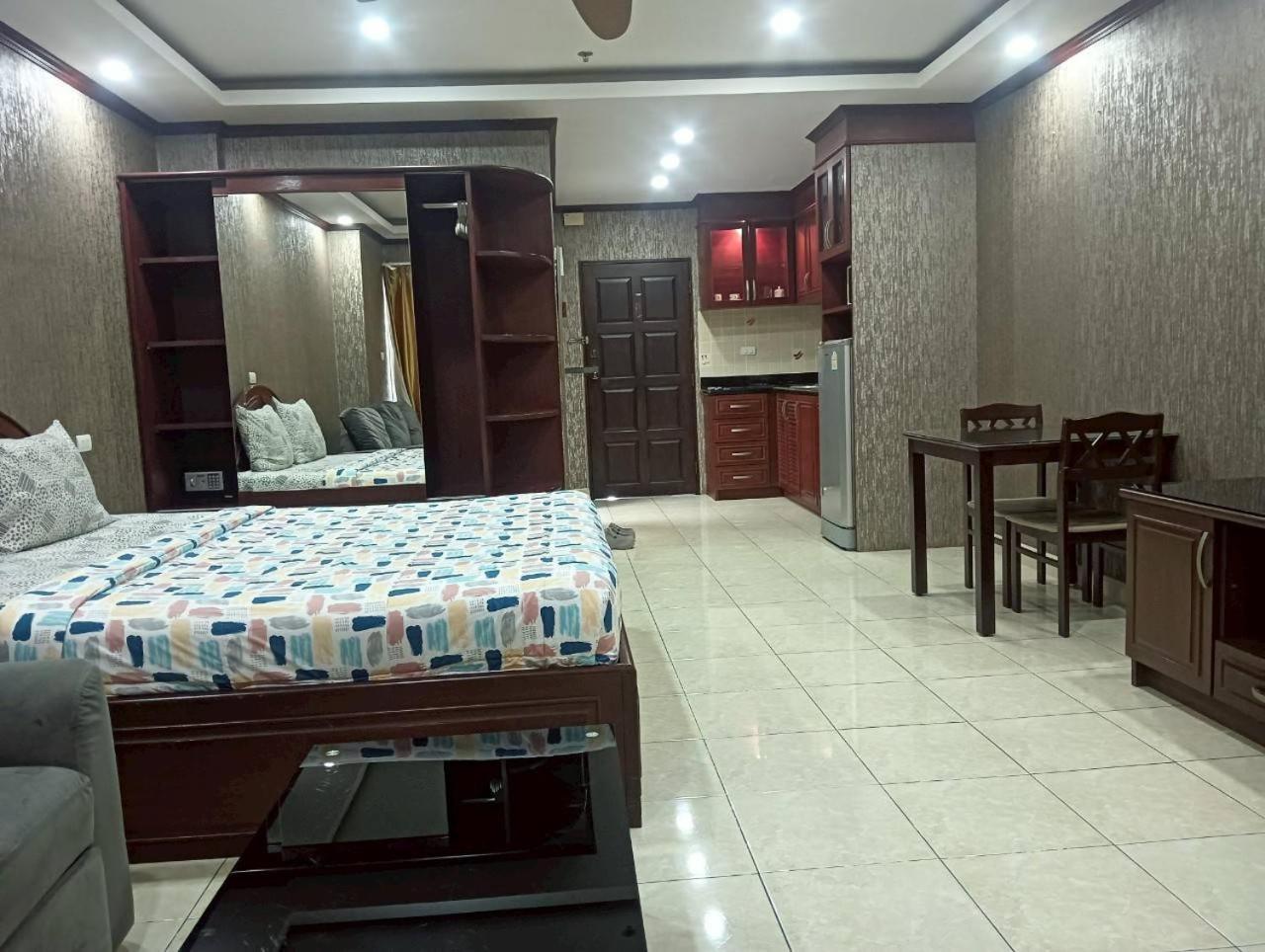 View Talay 6 Pattaya Beach By Anatolia Condo Suite ภายนอก รูปภาพ